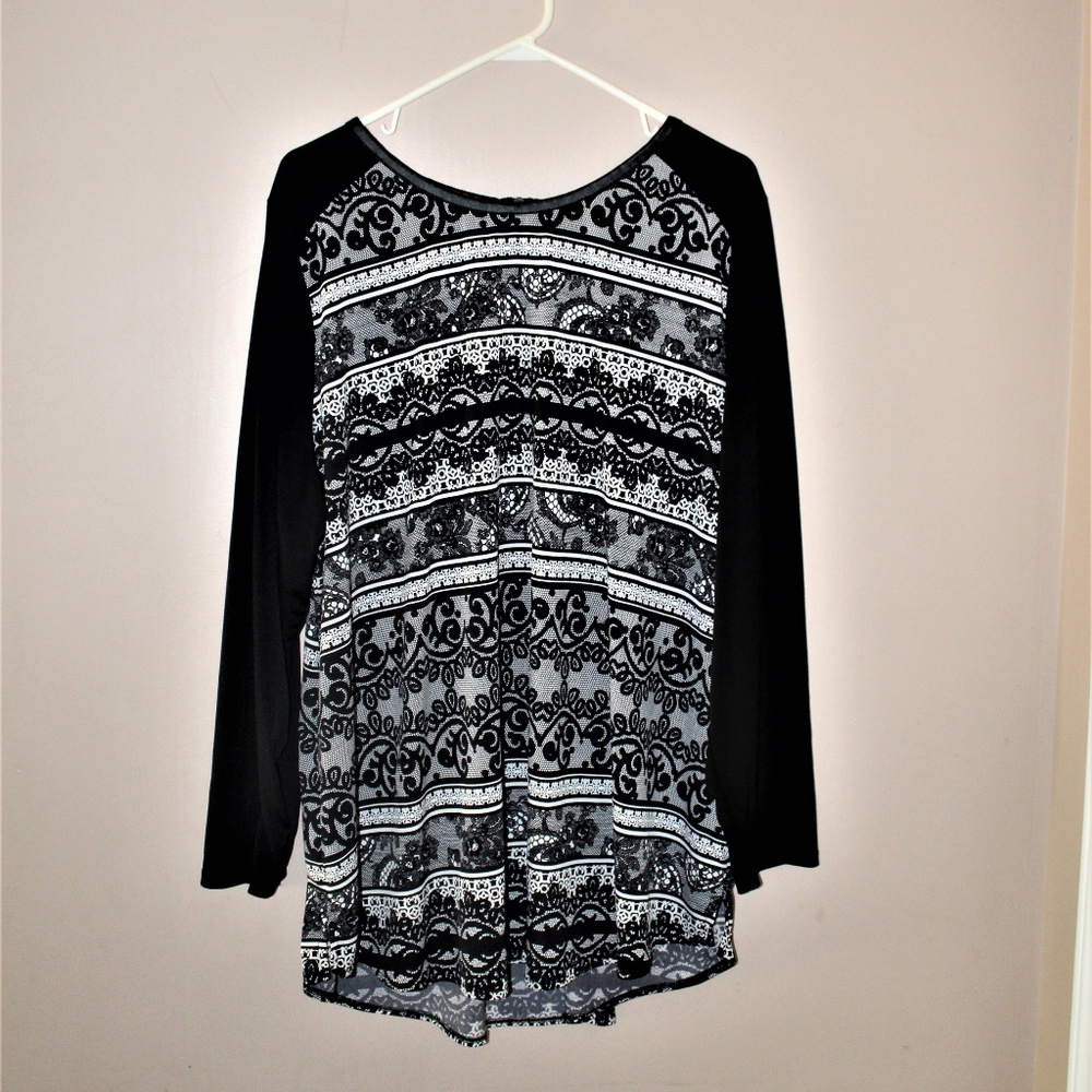 Black and white lace design long sleeve blouse.
